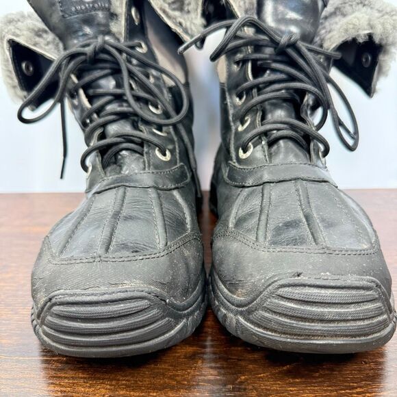 UGG Women’s F8012G leather sheepskin weatherproof boot size 8 - Picture 2 of 11